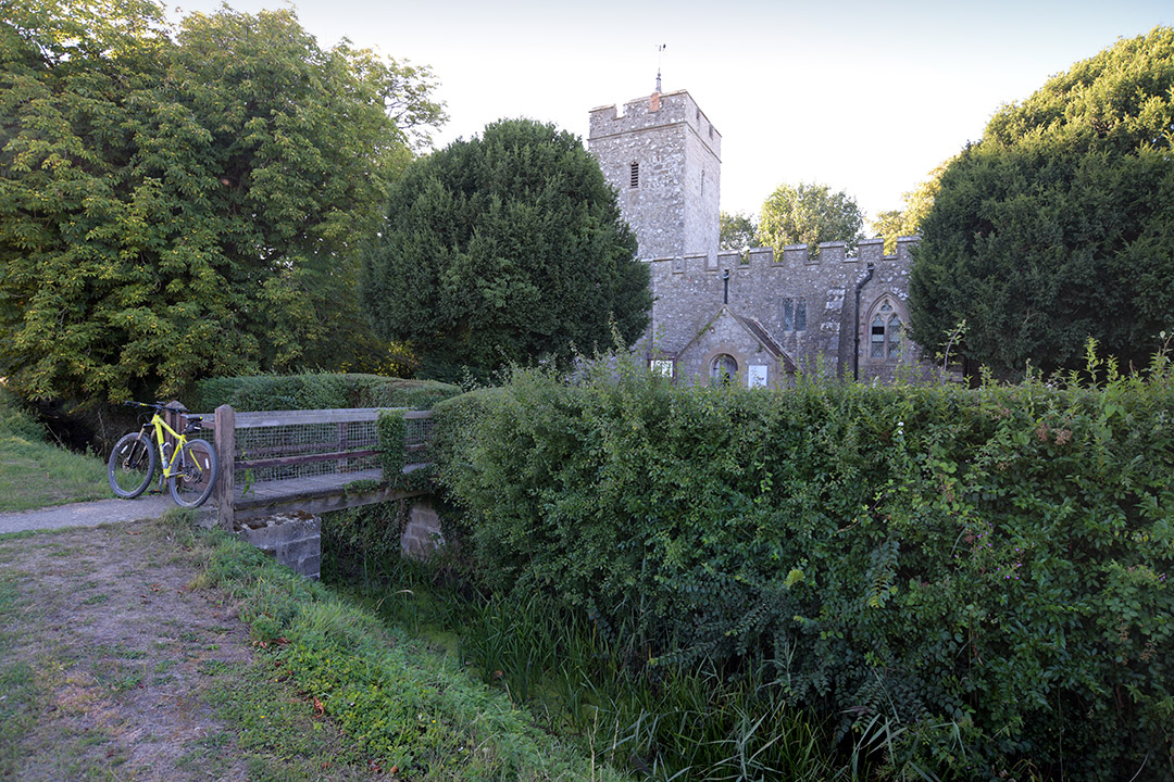 Romney_Marsh_Near_Botolphs_Bridge_July_2016_640x450